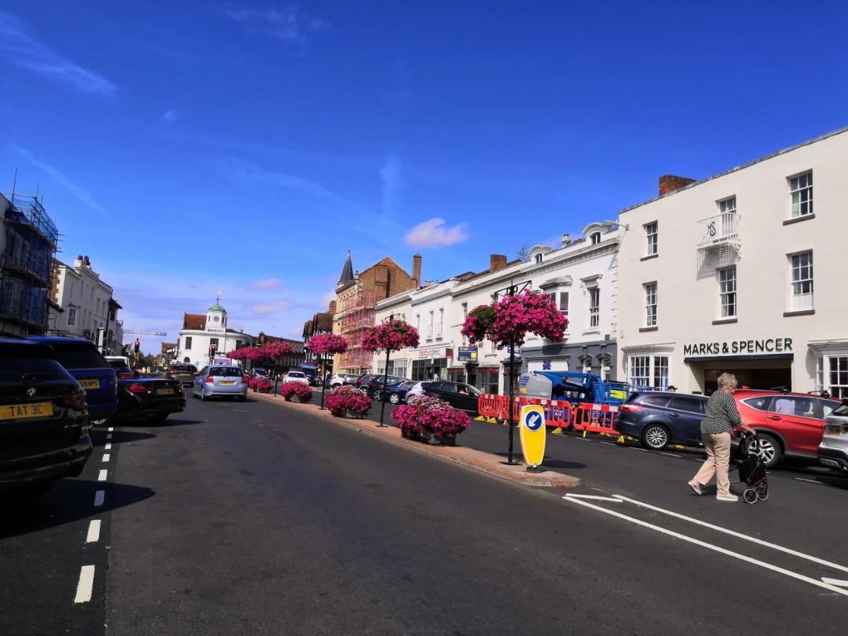 Bard's Nest, Crucible Apartment, Free Private Parking, 3 Mins Walk To Birthplace Stratford-upon-Avon