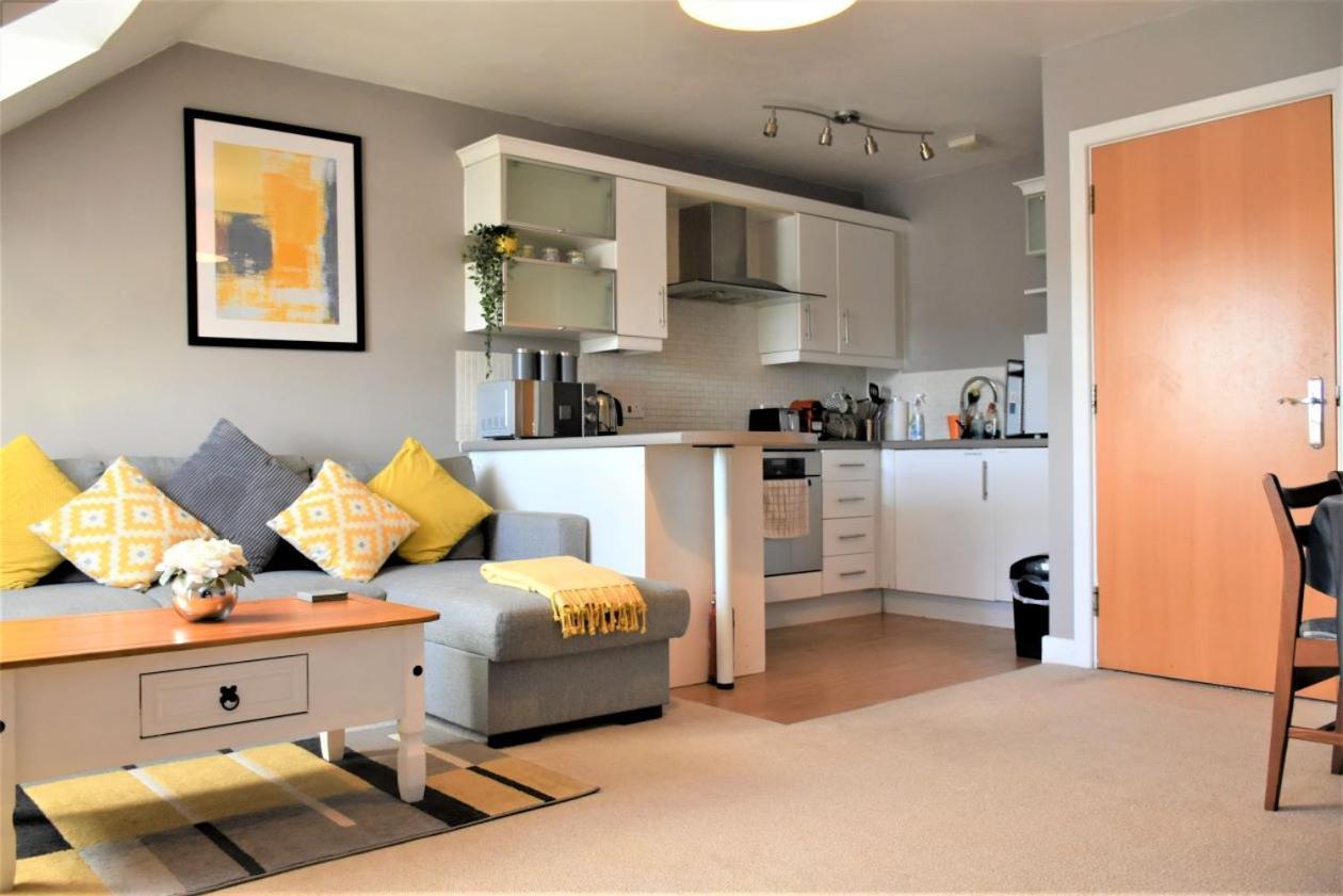Bard's Nest, Crucible Apartment, Free Private Parking, 3 Mins Walk To Birthplace *