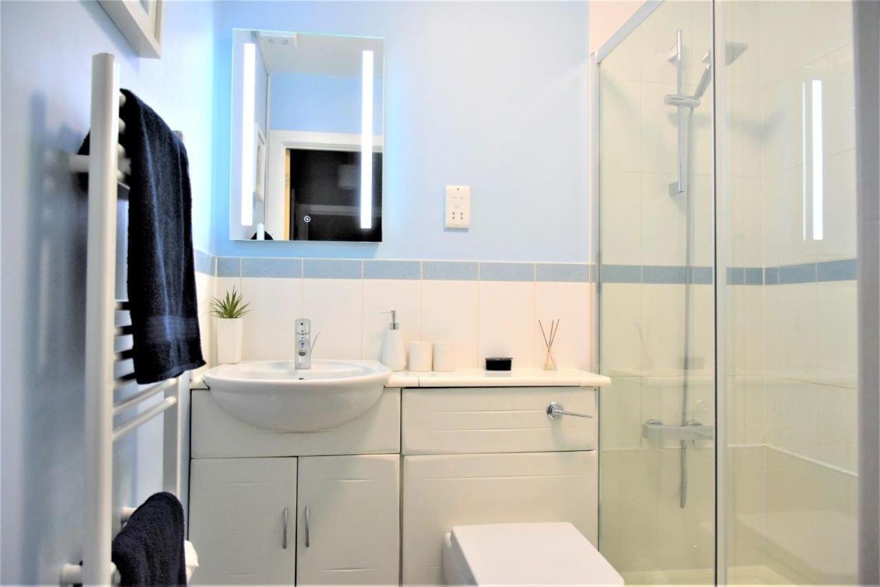 Bard's Nest, Crucible Apartment, Free Private Parking, 3 Mins Walk To Birthplace *